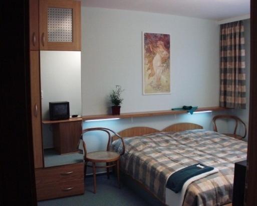 Doppel- oder Zweibettzimmer