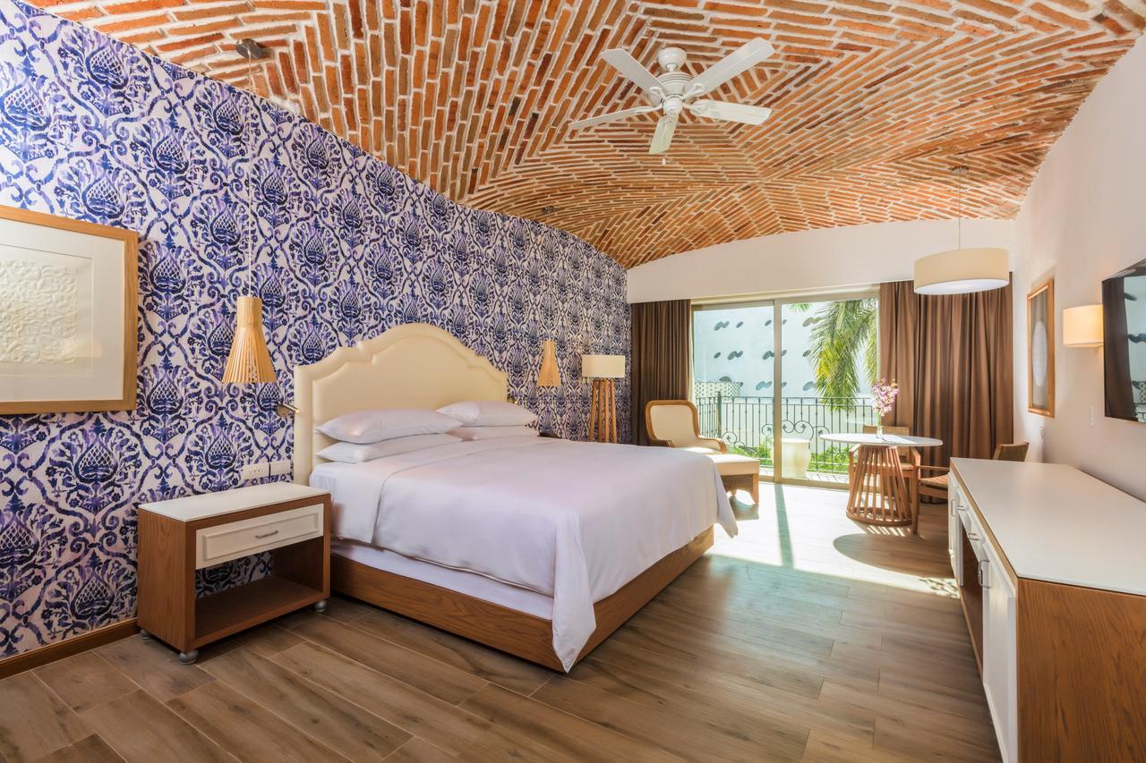 Junior Suite with Pool View
