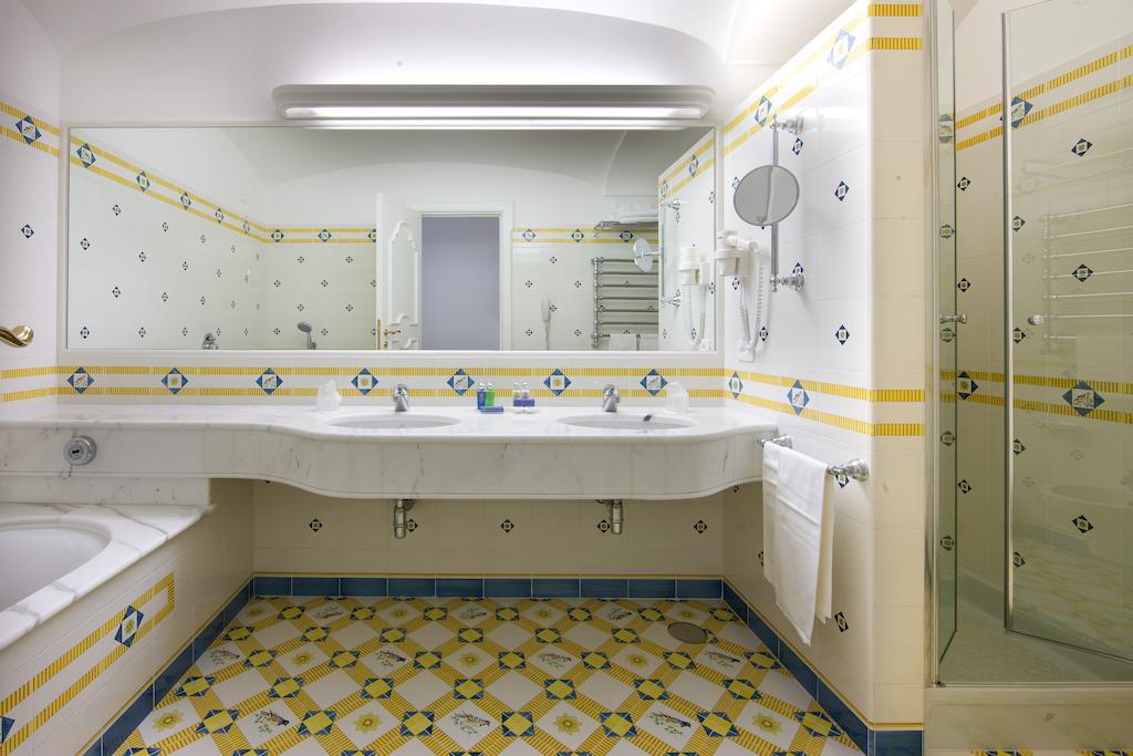 Deluxe Double or Twin Room,644092050:JPEG