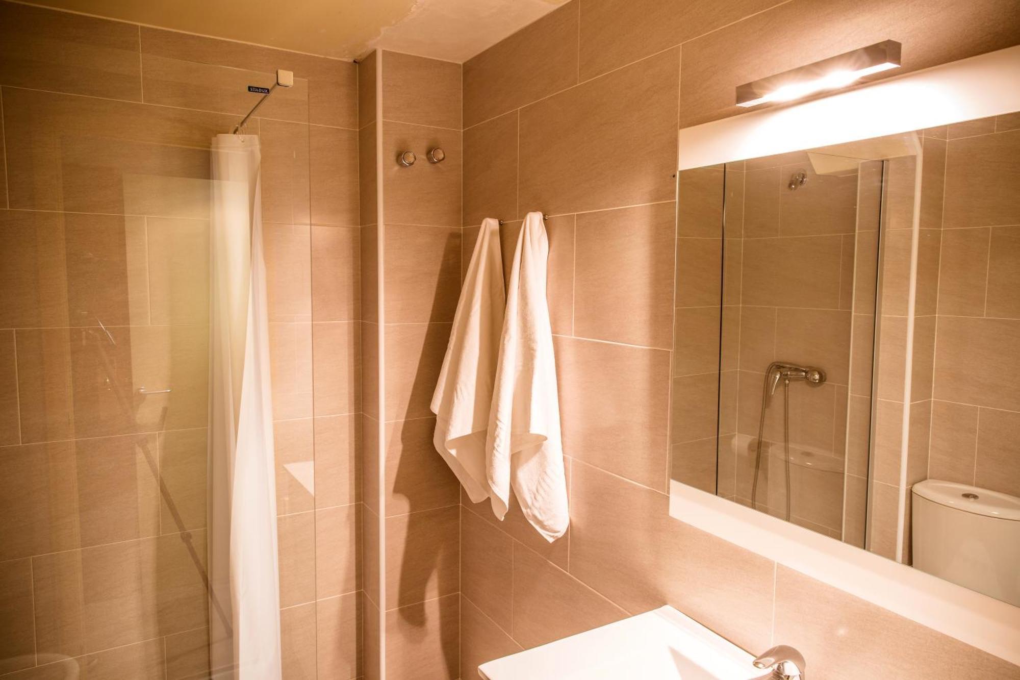 Habitación Familiar (2 adultos + 1 niño)