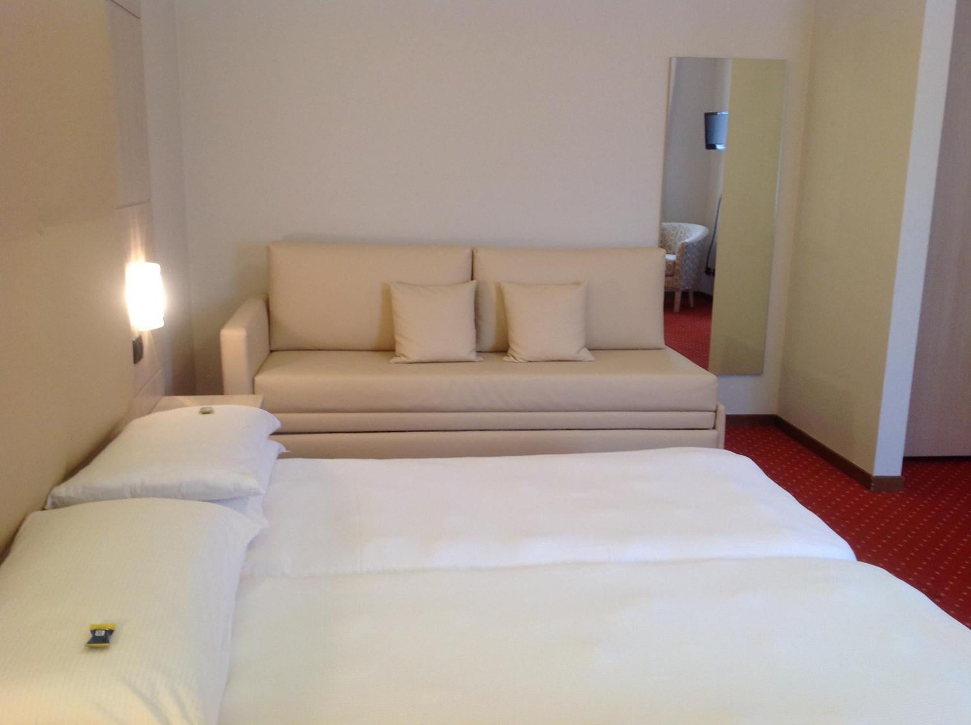 Dreibettzimmer (2 Erwachsene + 1 Kind)