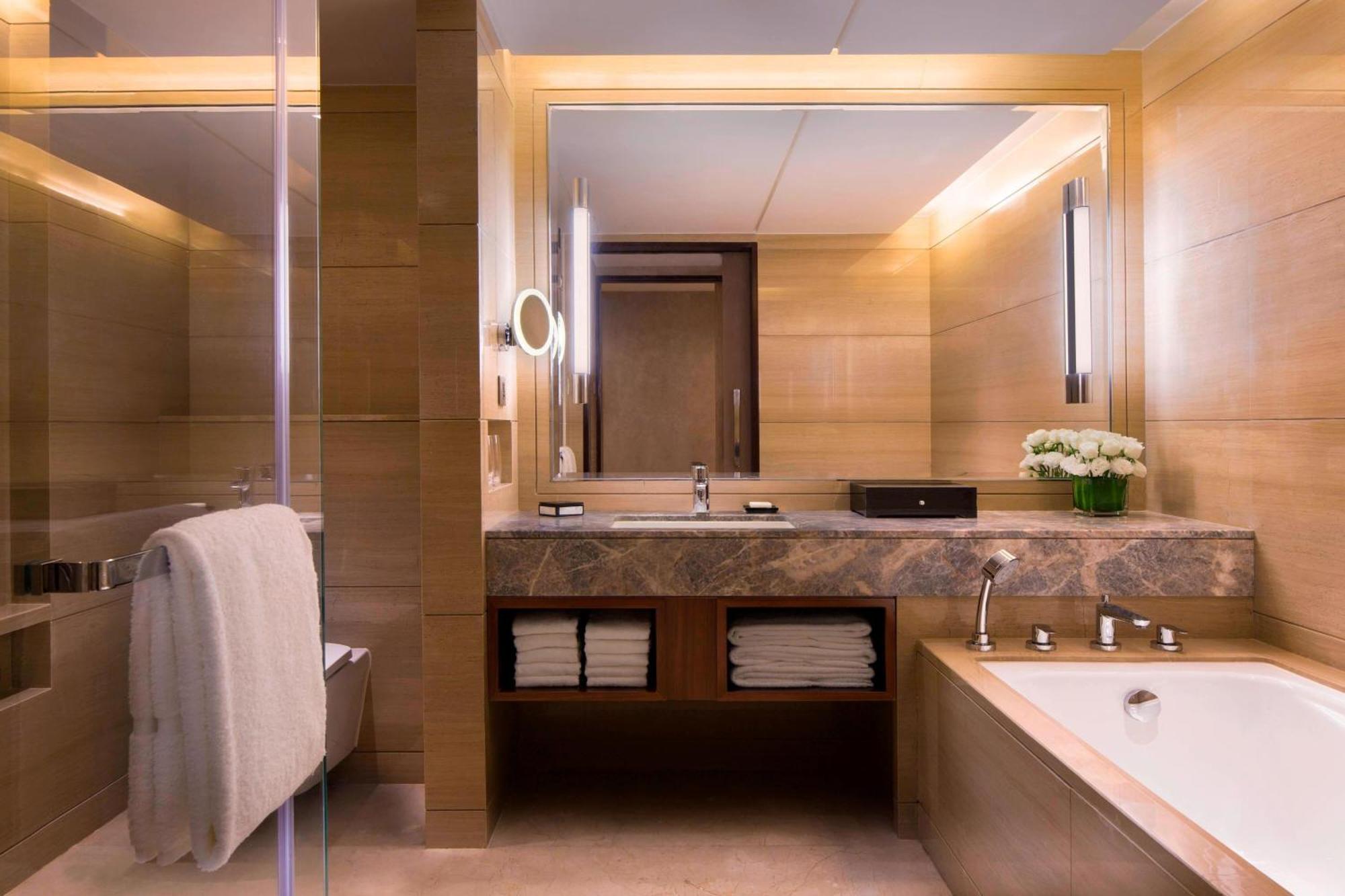 Sky Garden Suite, Executive lounge access, 1 King