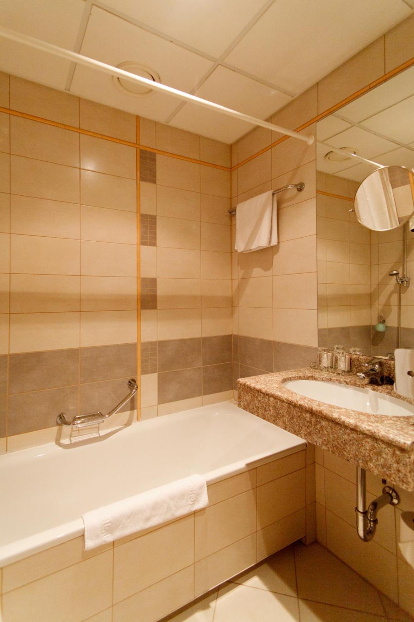 Twin Room,691942380:JPEG