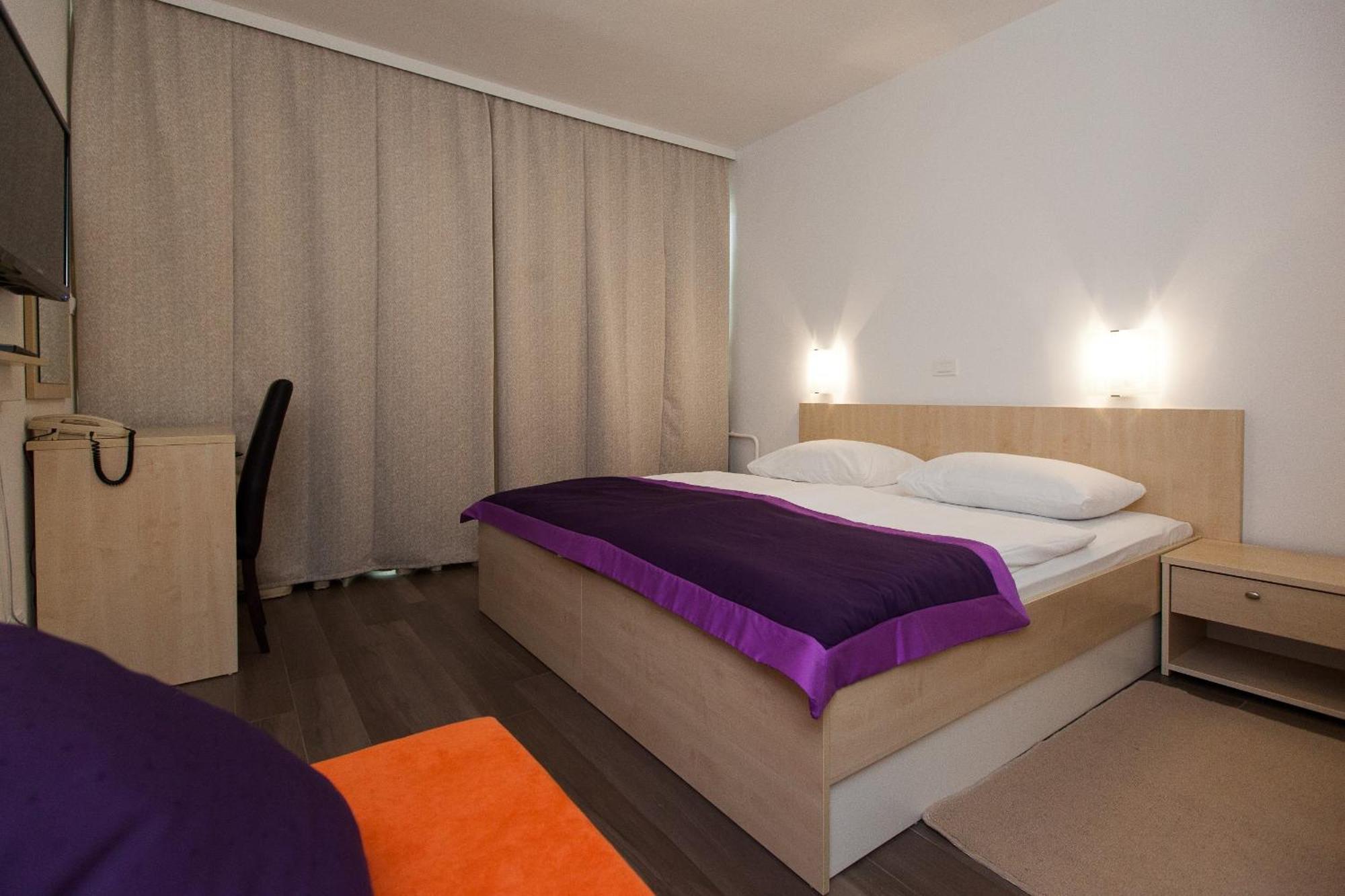 Standard Twin Room with Extra Bed