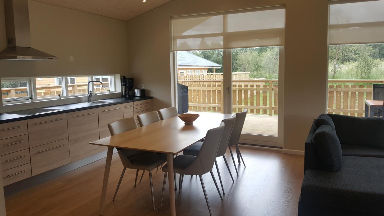 Three-Bedroom Cottage with Hot Tub,696677844:JPEG