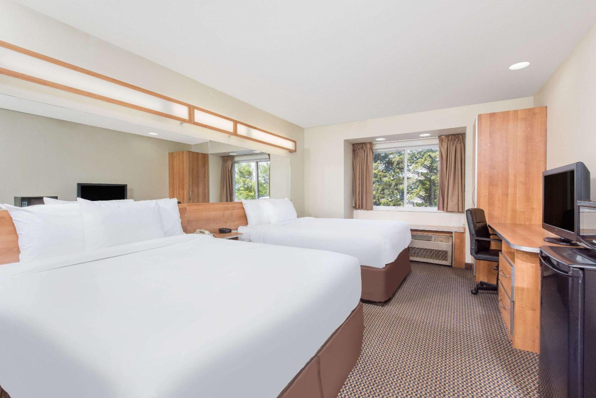 Queen Room - Disability Access/Non-Smoking
