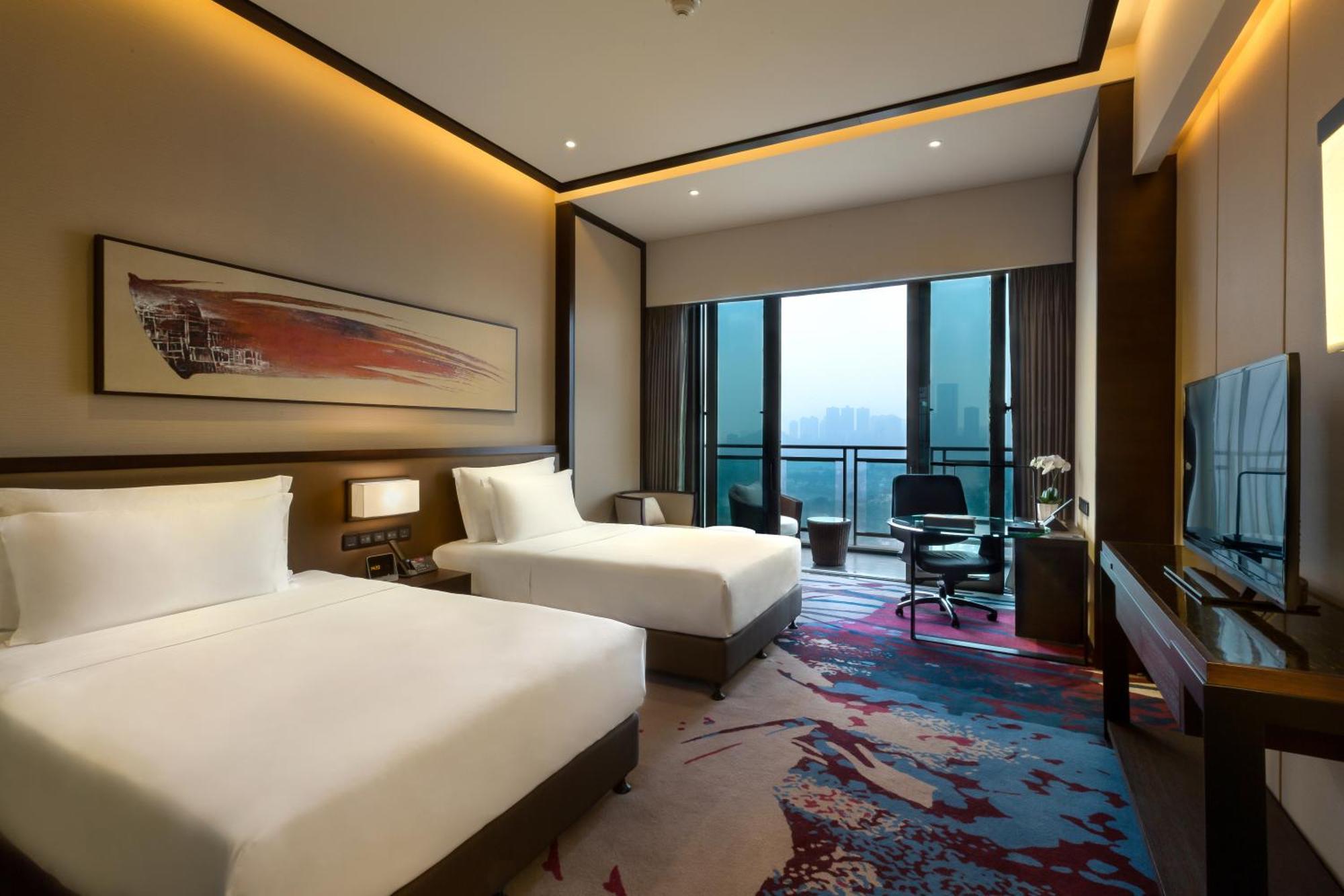 Premium Twin Room with Balcony and Golf View