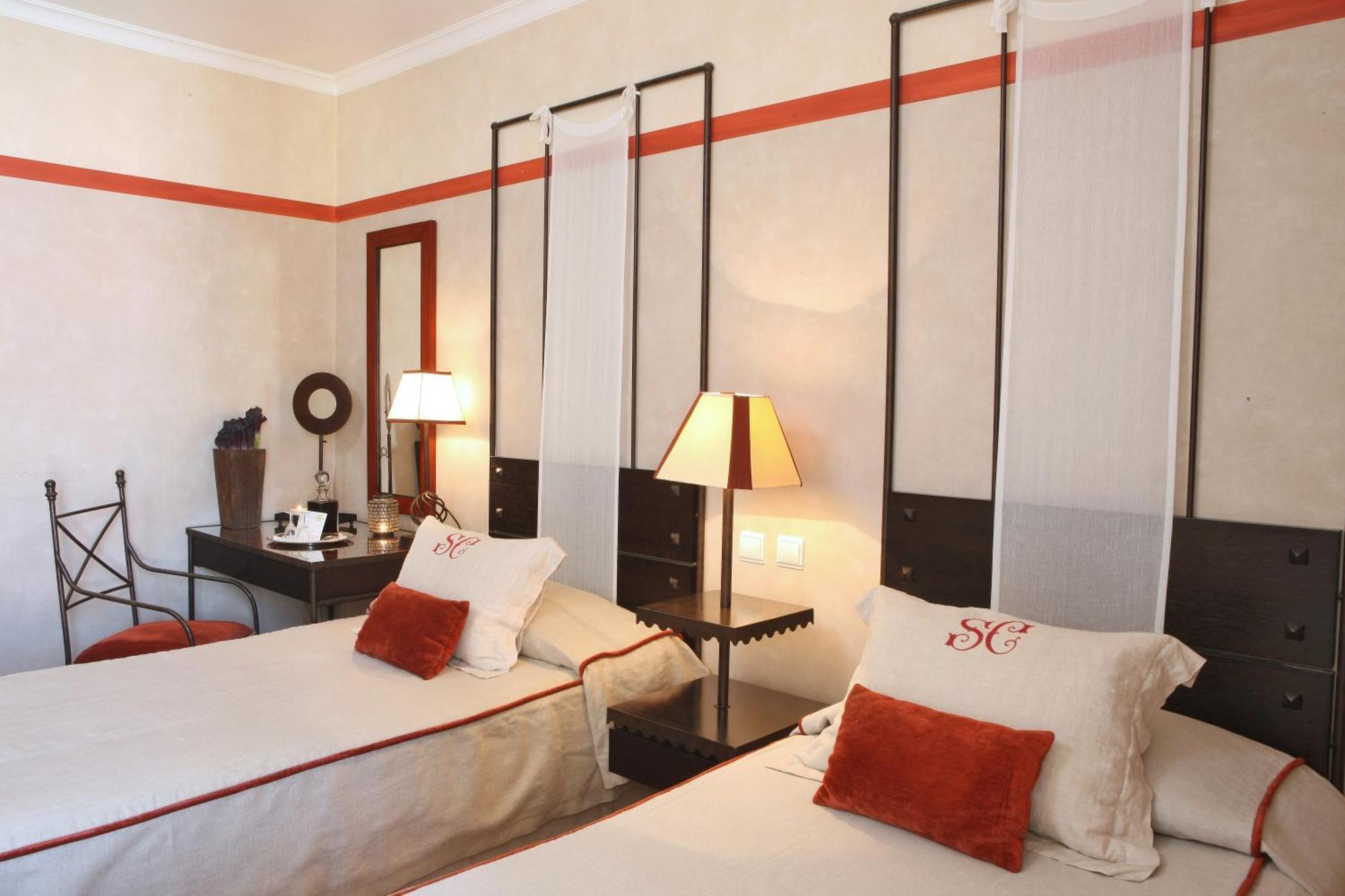 Petite Castelo Room