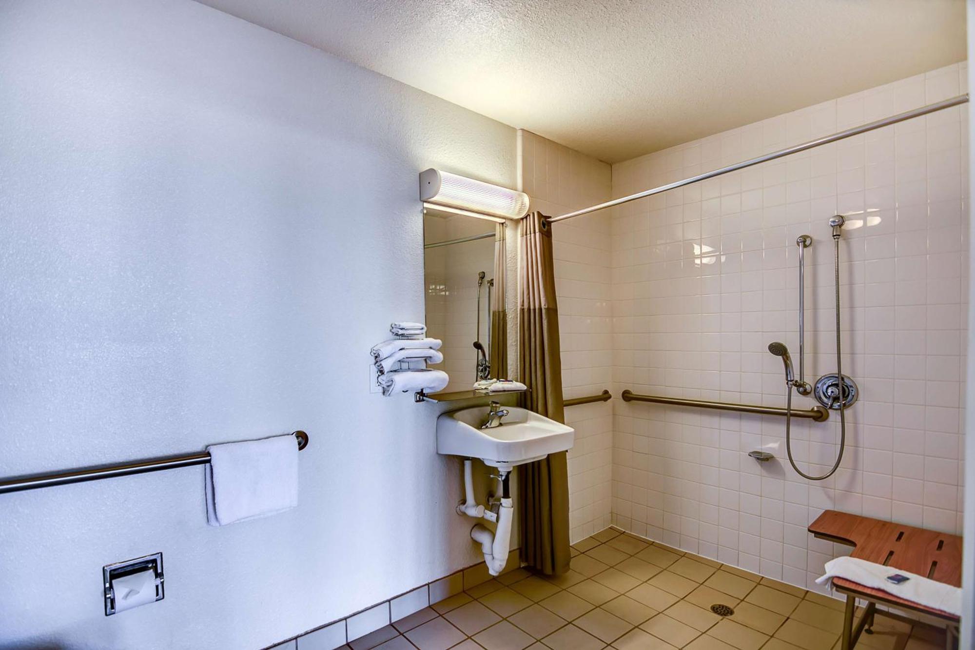 Double Room - Disability Access - Roll In Shower