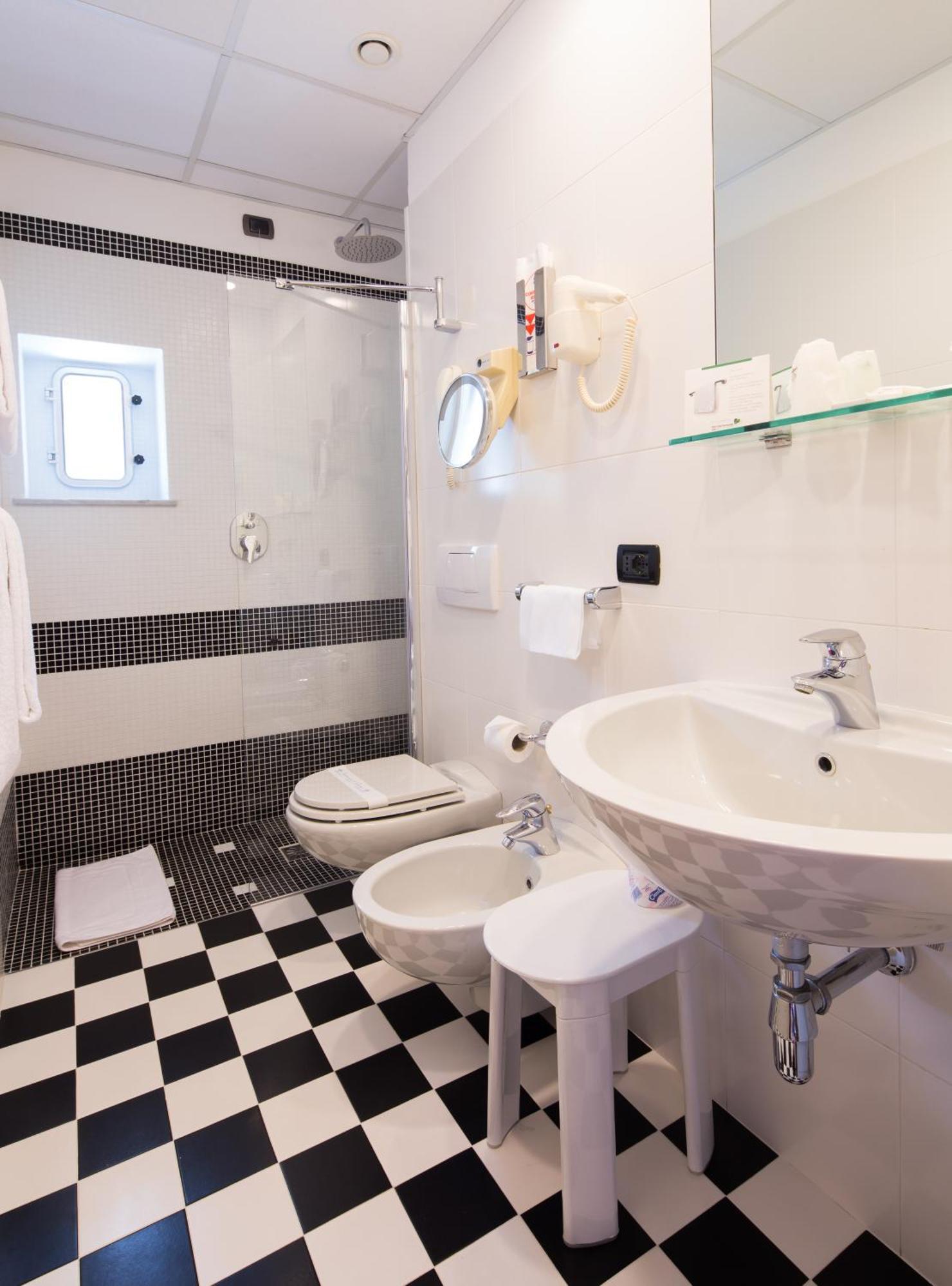 Kamer met Queensize Bed en Uitzicht op Zee