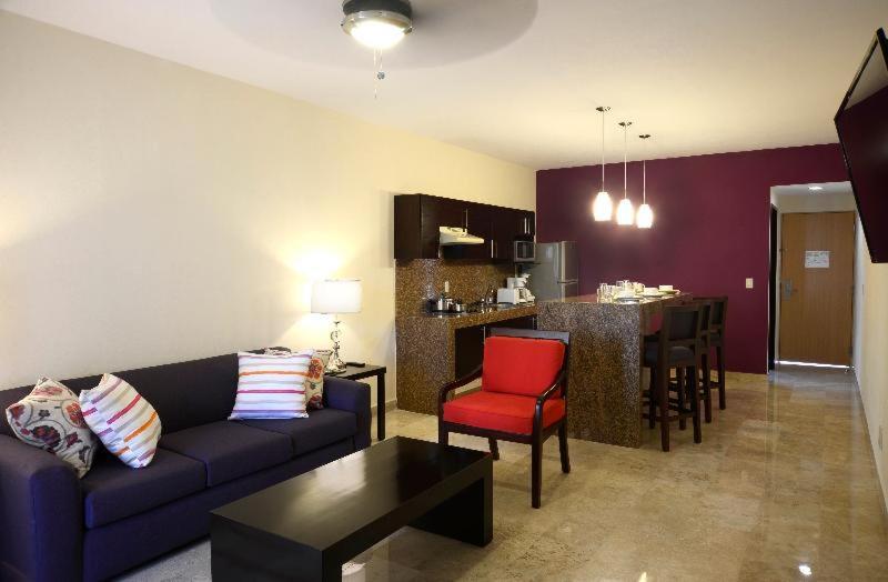 One bedroom Luxury Suite,706161973:JPEG