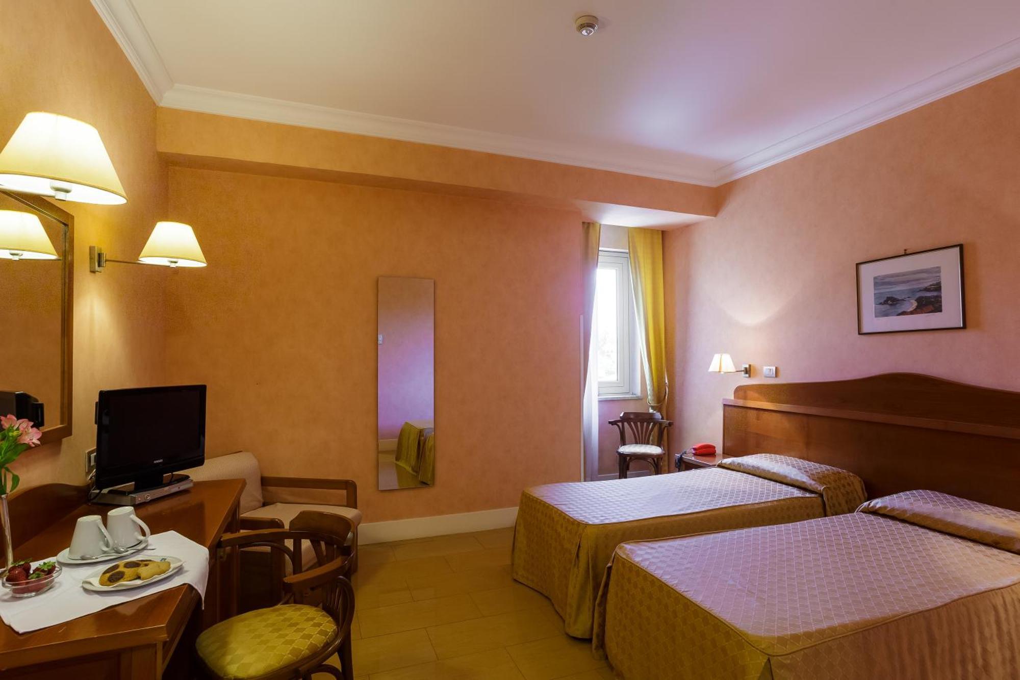 Economy Triple Room,1649960722:JPEG