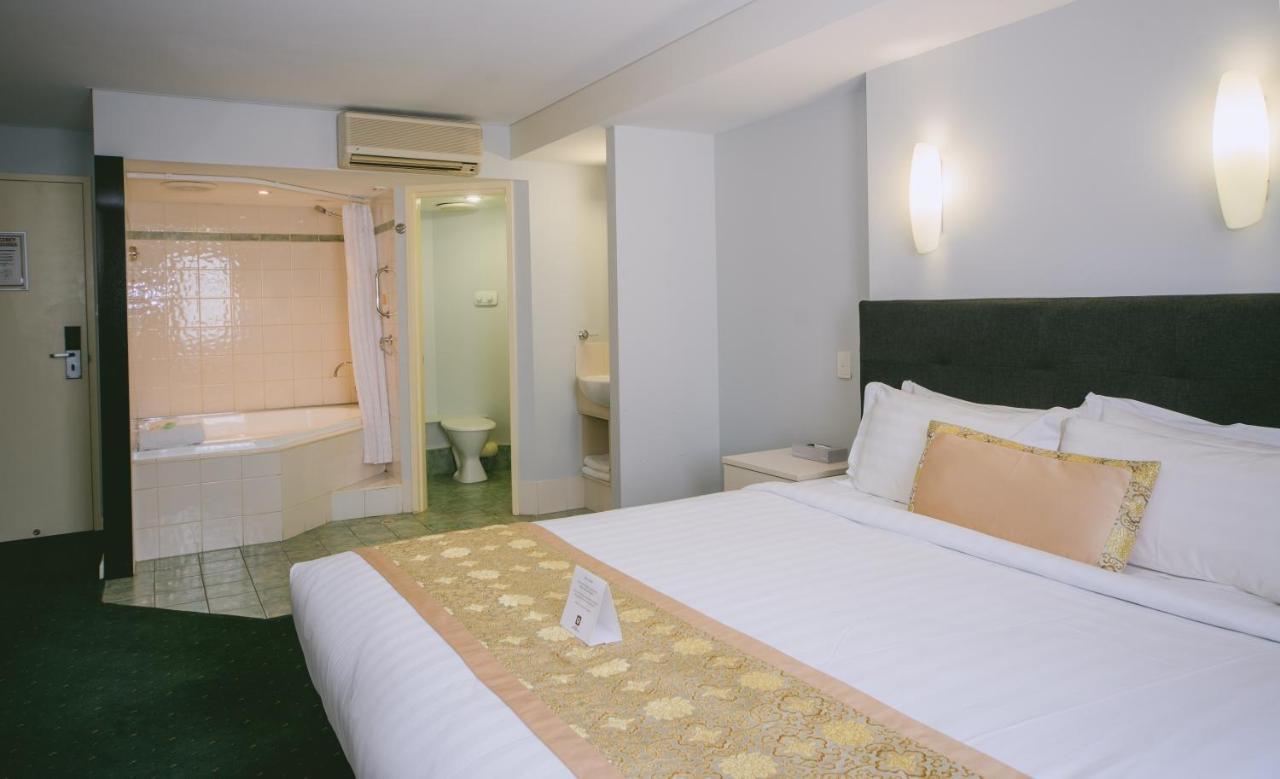 King Room with Spa Bath