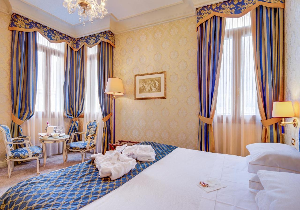 Junior Suite with Grand Canal View