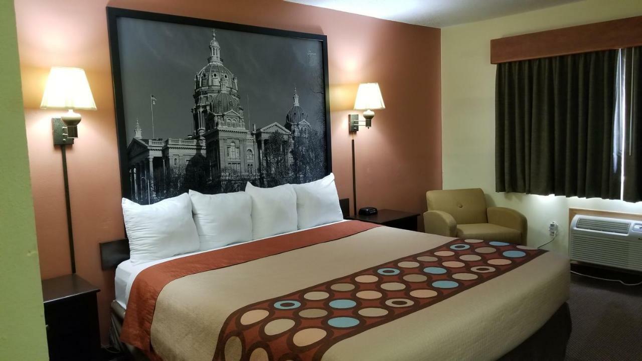 King Room Mobility Access or Non-Smoking