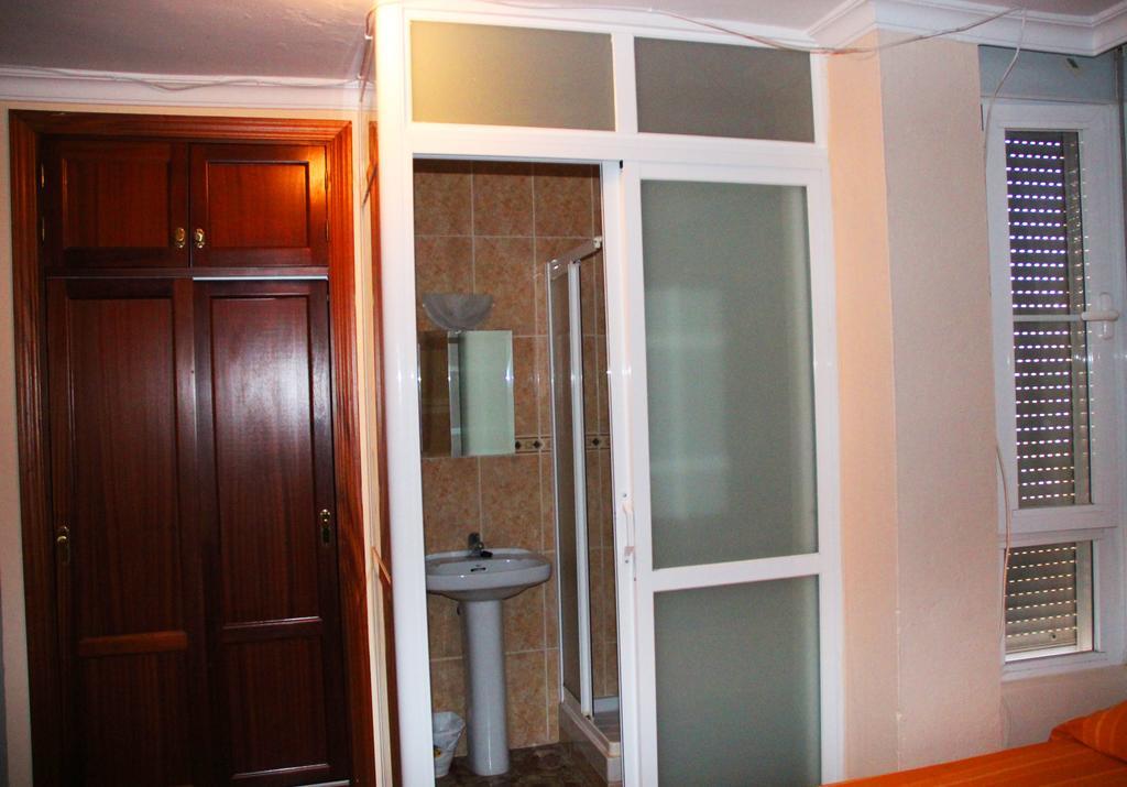 Budget Double Room External Private Bathroom