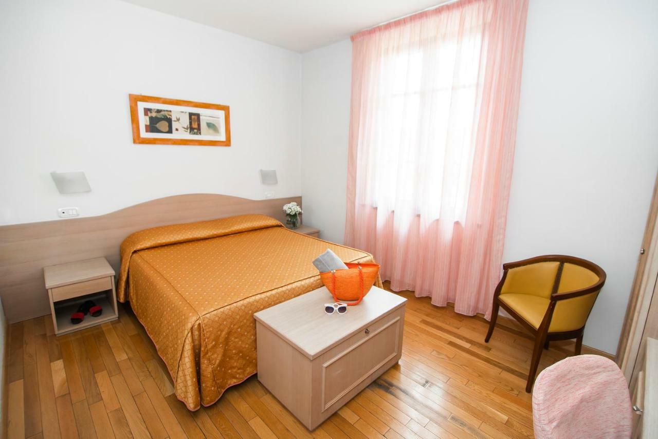 Triple Room,807189570:JPEG