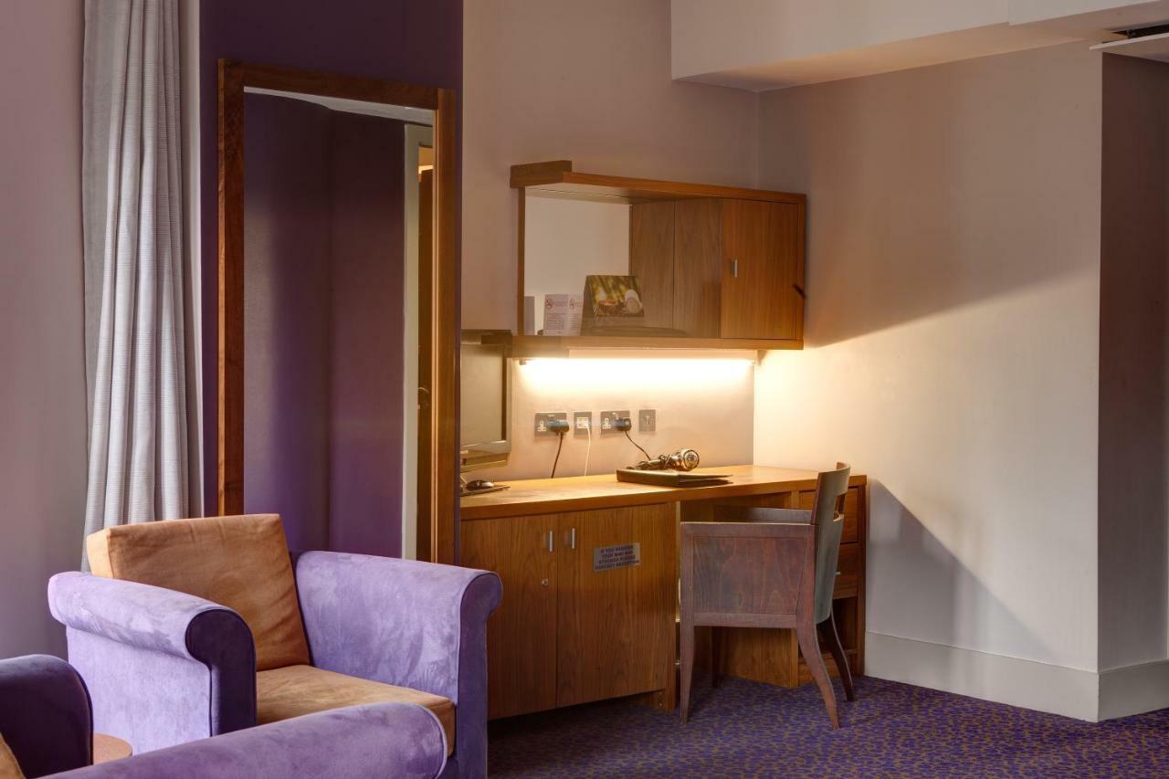 Family Room (2 Adults + 2 Children)