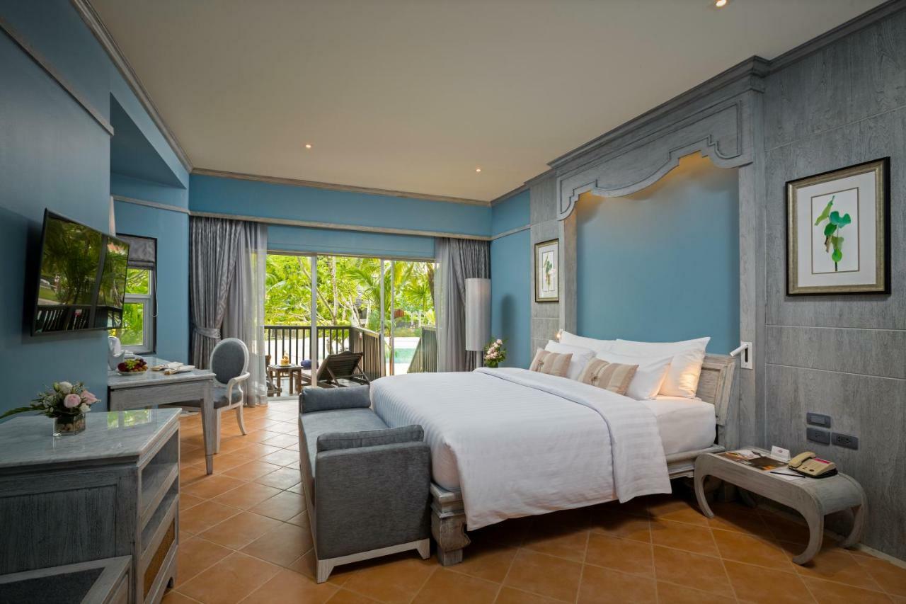 Deluxe Double or Twin Room with Pool View