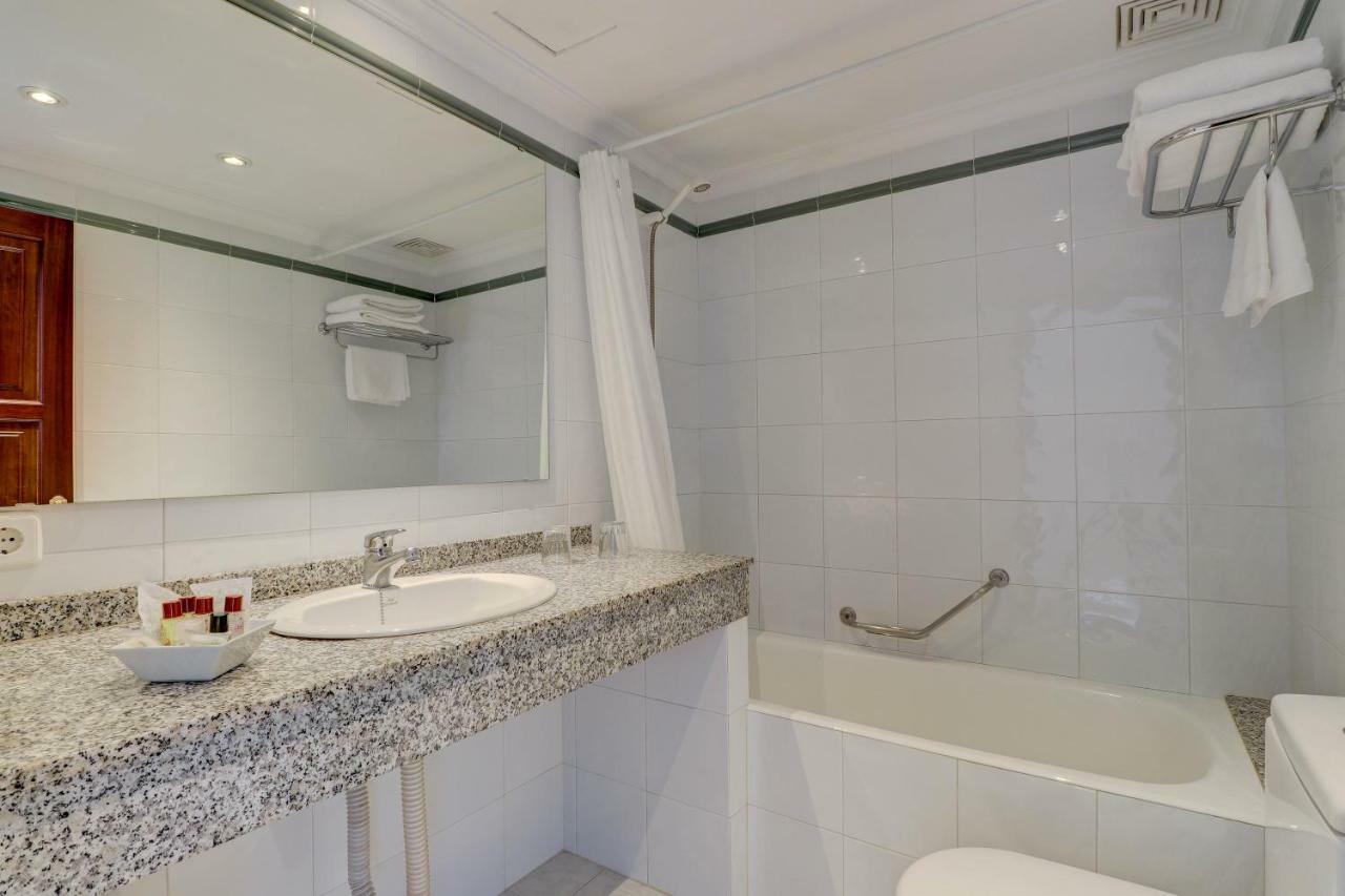 Twin or Double Room Sea View