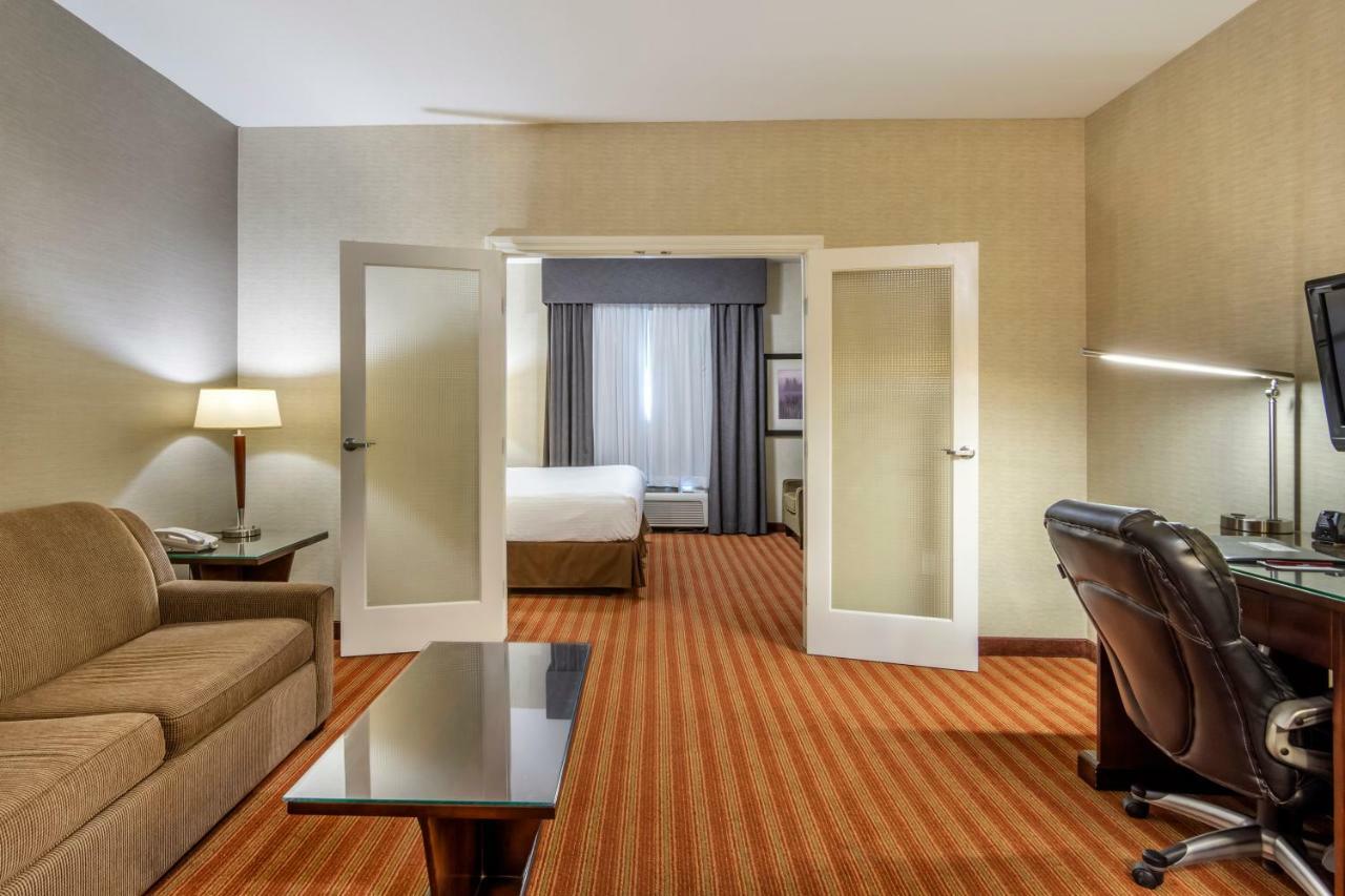 One-Bedroom King Suite - Non-Smoking