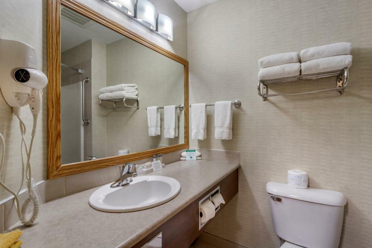Queen Room with Two Queen Beds and Kitchenette