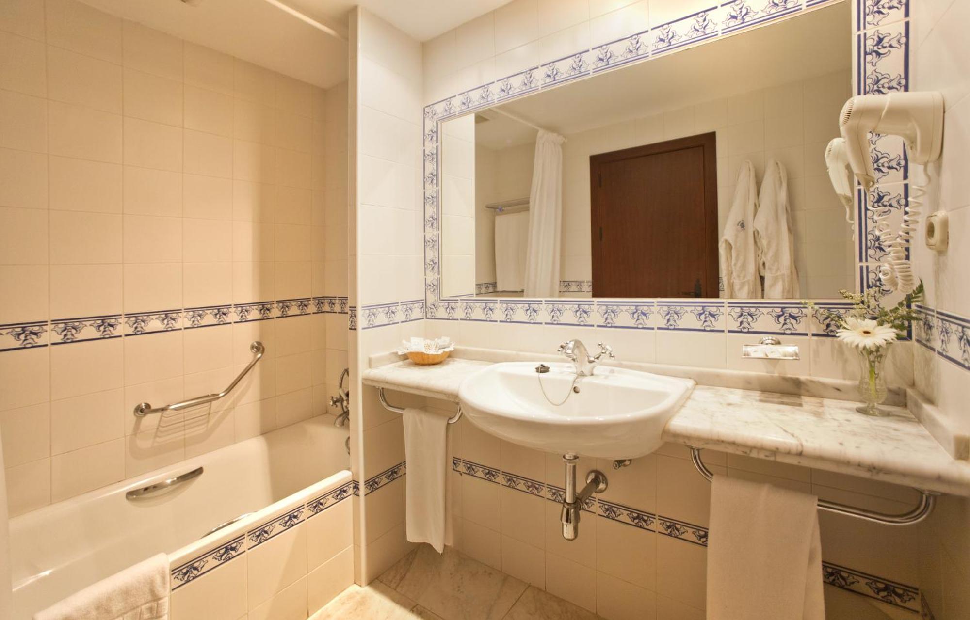 Habitación Doble con cama supletoria (2 adultos + 1 niño) - 2 camas