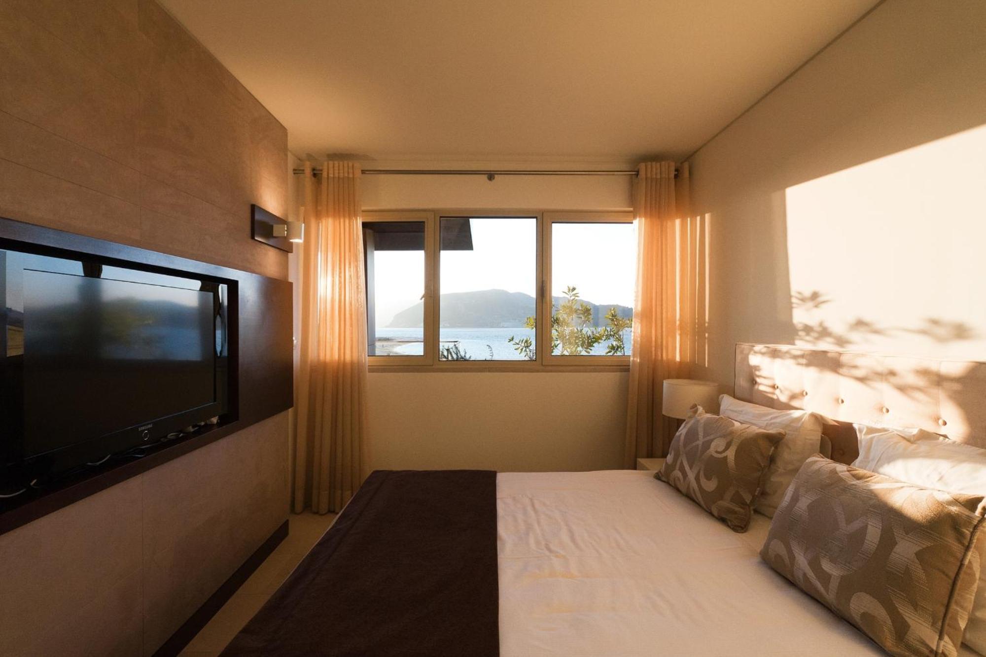 One-Bedroom Apartment Sea View