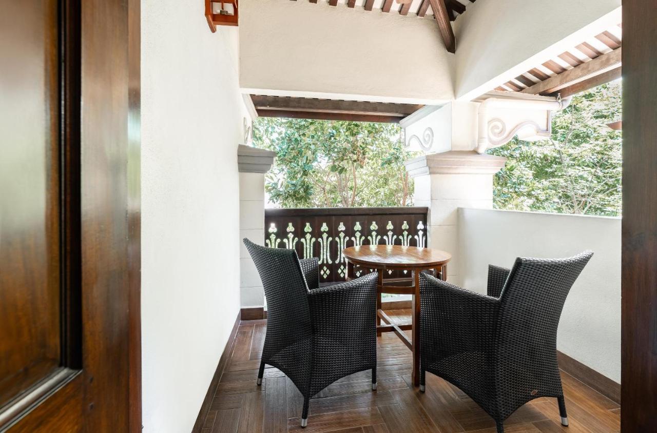 Transfer One-Bedroom Suite with Jacuzzi and Balcony