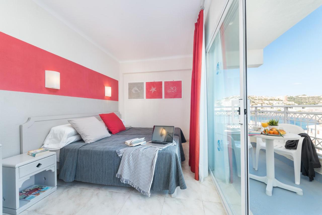 Double or Twin Room Sea View