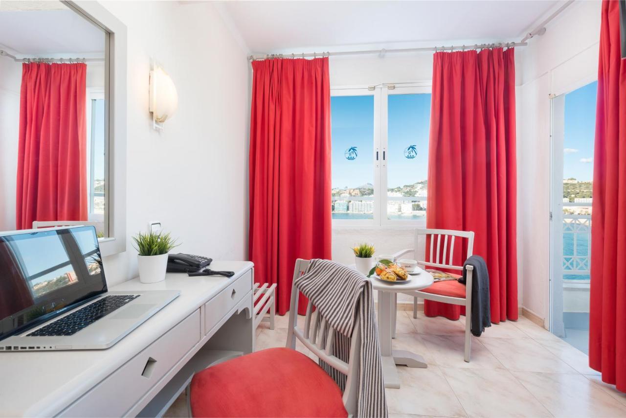 Double or Twin Room Sea View