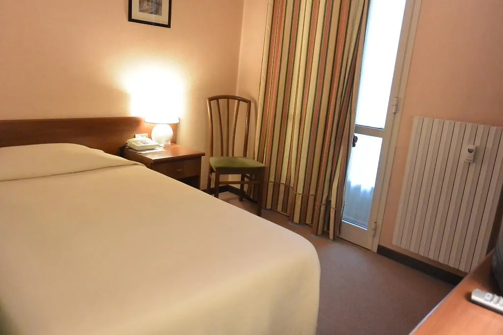 Hotel Des Artistes-1