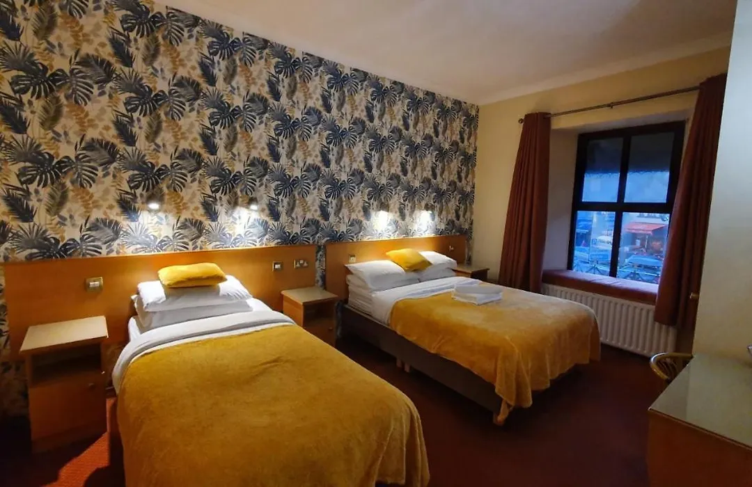 Holiday Hotel-1