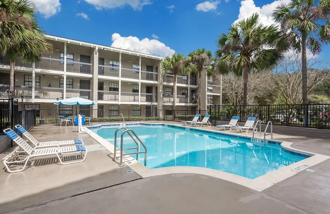 Casa Bella Inn & Suites Extended Stay-1
