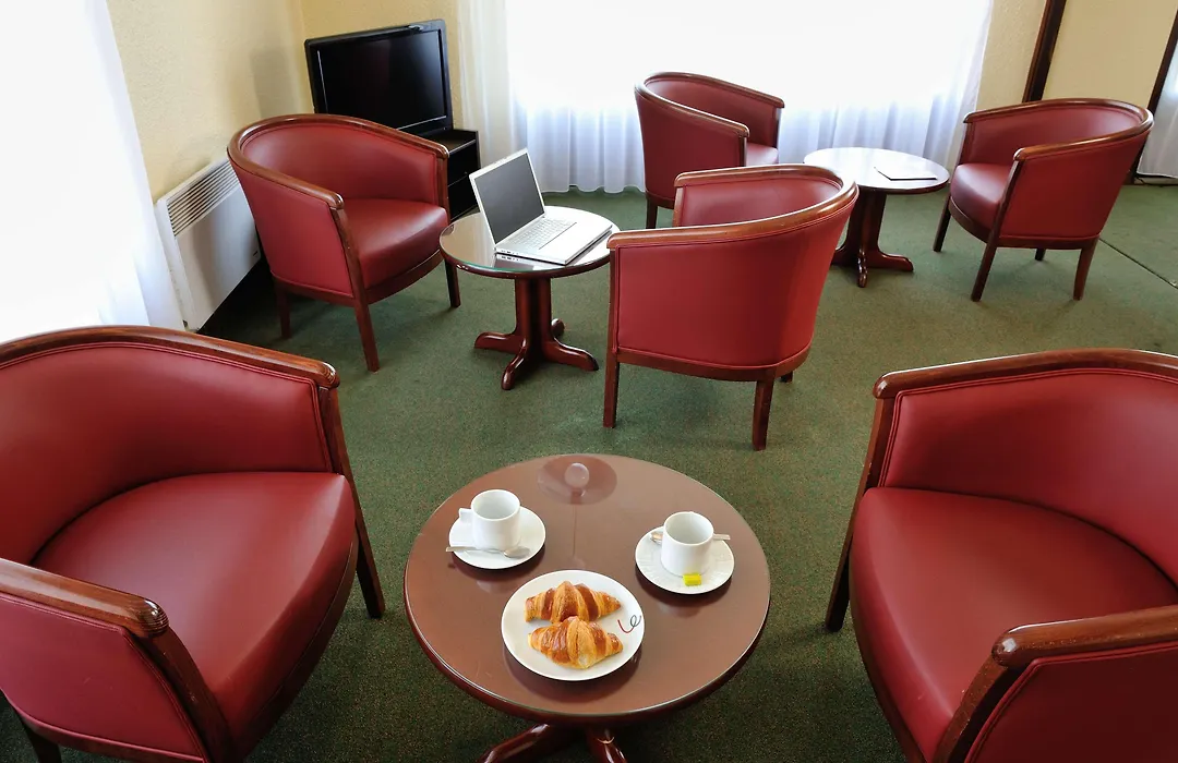 Hotel De La Briere-1