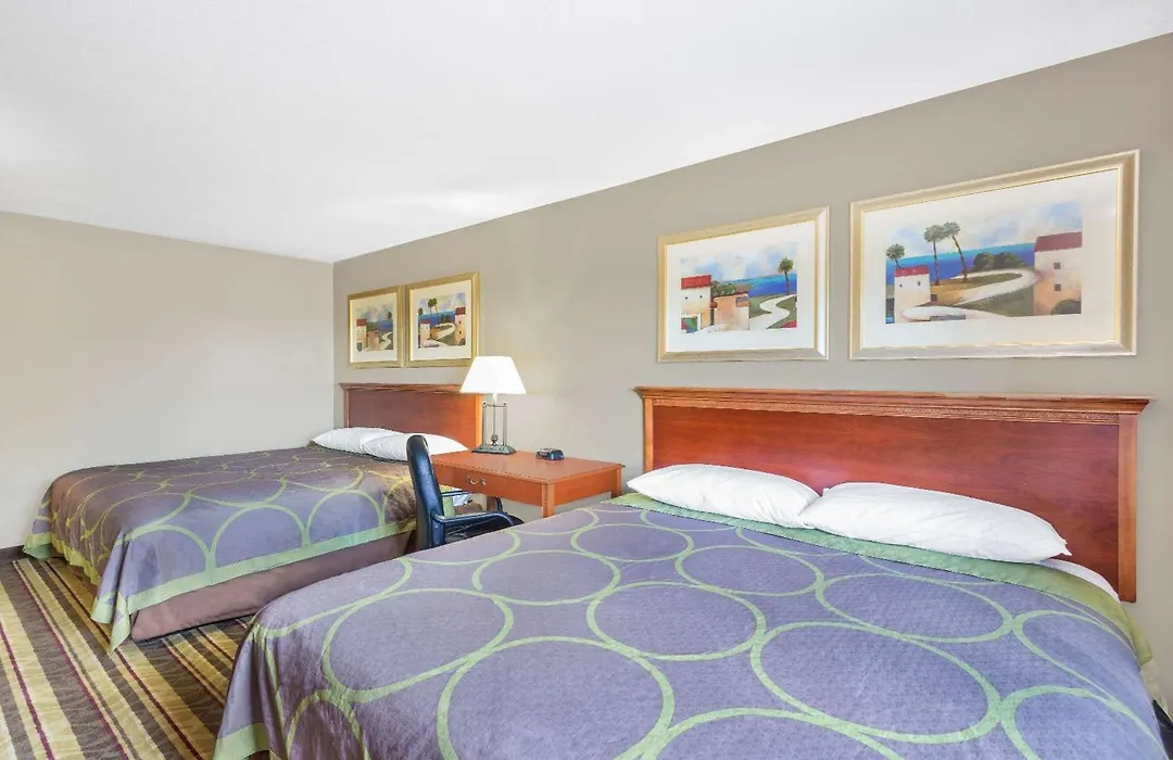 Super 8 By Wyndham Tilton/Lake Winnipesaukee-1