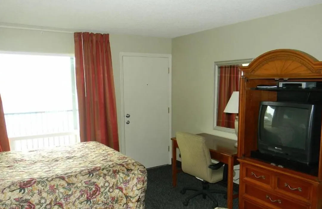 Lakeview Inn Centralia-1