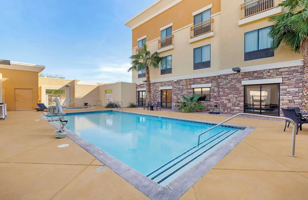 Comfort Suites Blythe-1