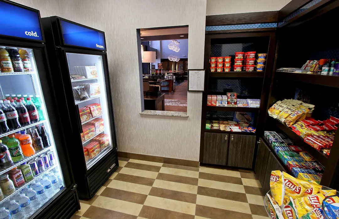 Hampton Inn & Suites Winnie-1