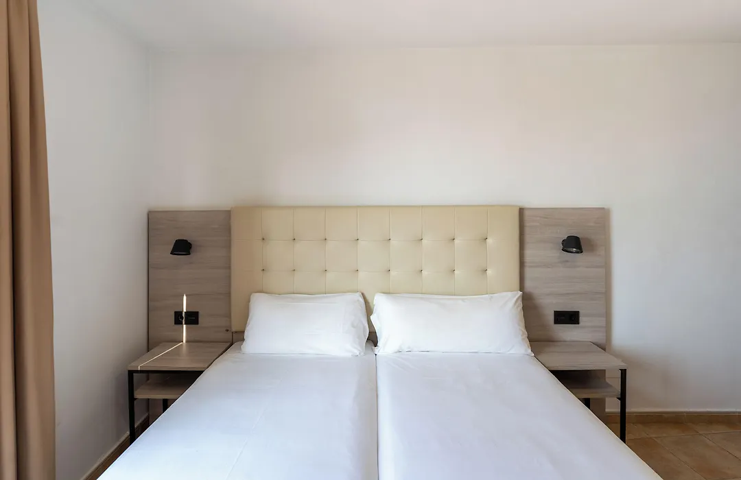 Hotel Queens - Adults Only-1