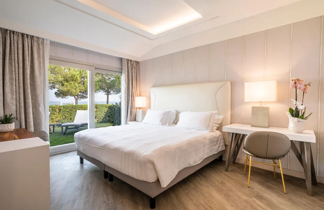 Splendido Bay Luxury Spa Resort-1