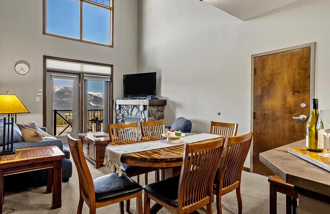 Glacier & Mountaineer Lodge-1