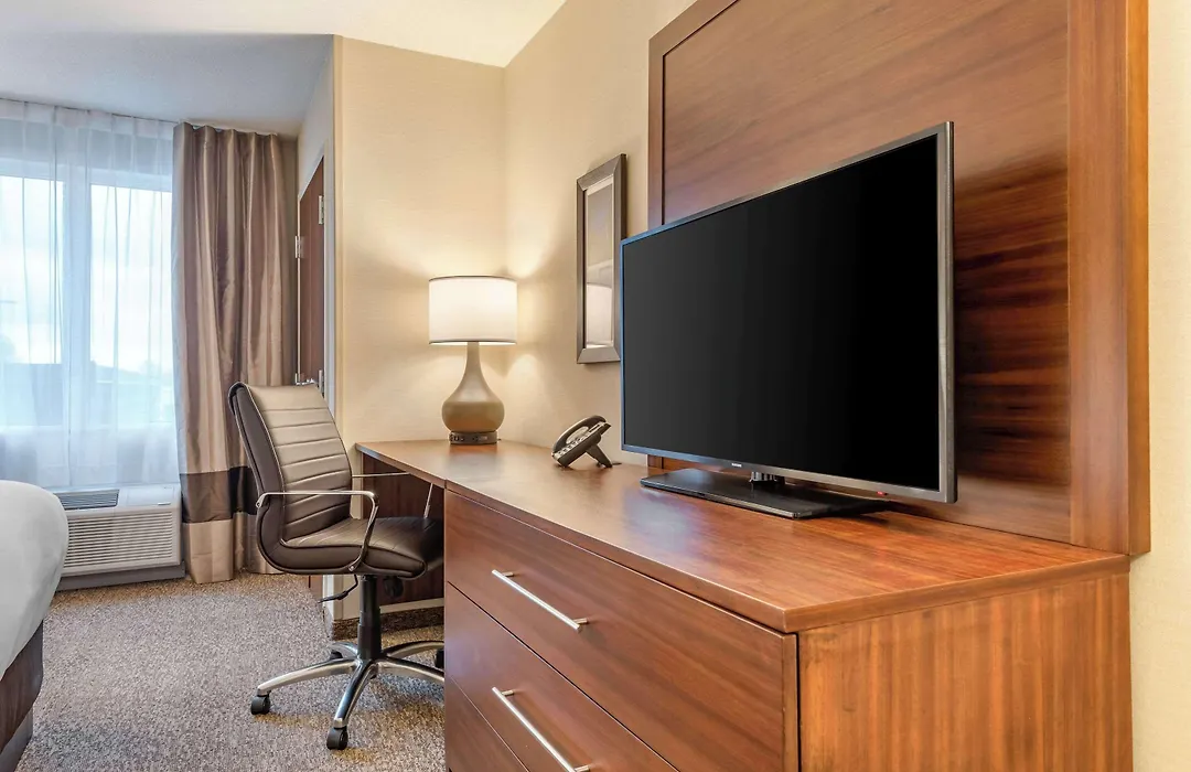Comfort Inn & Suites-1