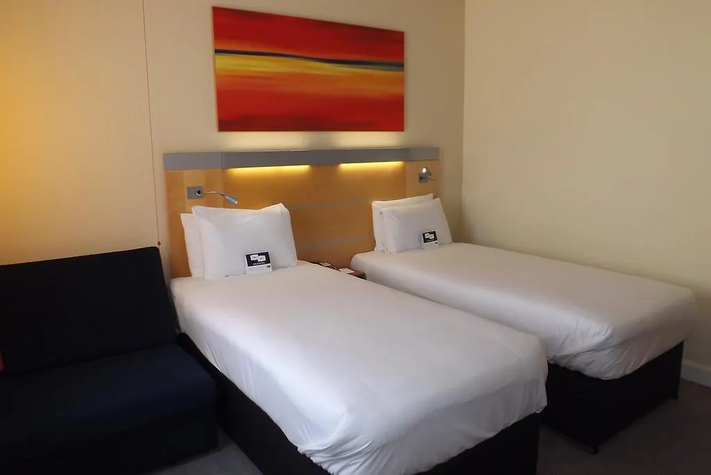 Holiday Inn Express Liverpool John Lennon Airport-1