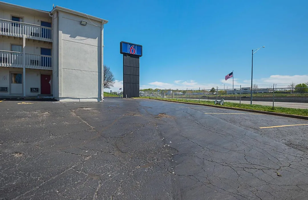 Motel 6-Blue Springs, Mo-1
