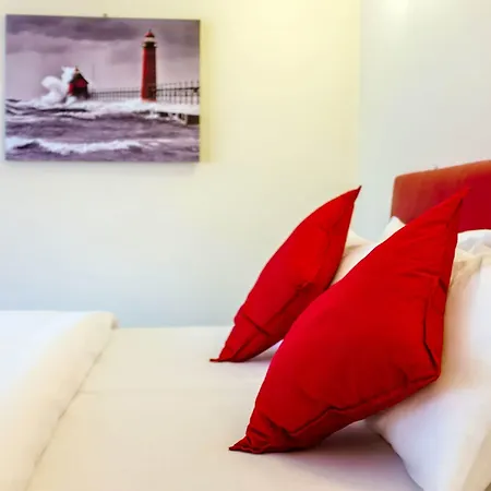 The Devonshire House Hotel-Free Parking-3