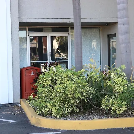 Howard Johnson By Wyndham Orlando-International Drive-3