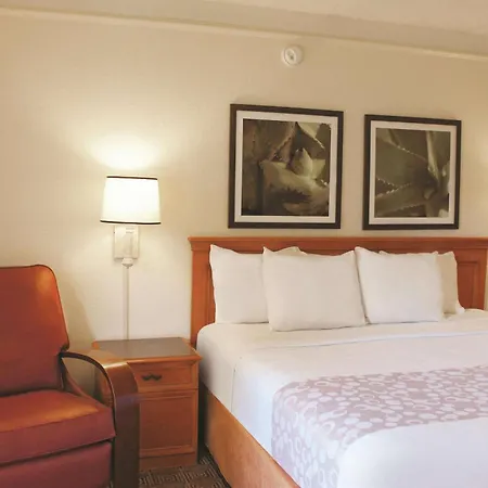 Baymont By Wyndham Houston La Porte-2