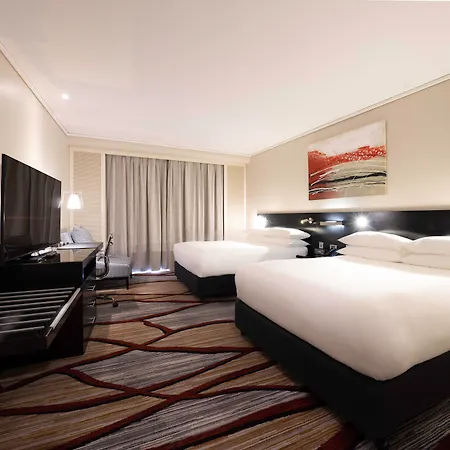Hilton Cairns-3