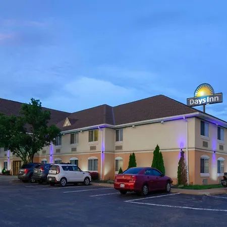 Days Inn By Wyndham Milan Sandusky South-3